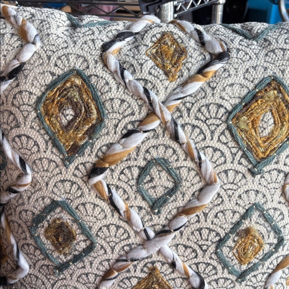SARO LIFESTYLE Lauren Collection Block Print Embroidered PillowTasseled Corners - Picture 2 of 8